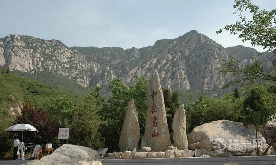 "嵩高惟岳,峻极于天"嵩山的名字由此而来,没爬之前先来一张中岳嵩山